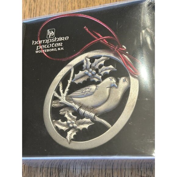 Hampshire Pewter Christmas Ornament 2 Turtle Doves 2009 Edition - Picture 4 of 4